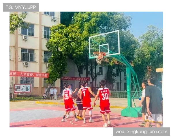 篮球比赛中球碰到裁判后如何判定胜负归属?